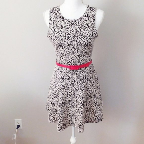 Bundle of 8 Dresses All Size Small by Great Designers - Picture 4 of 9